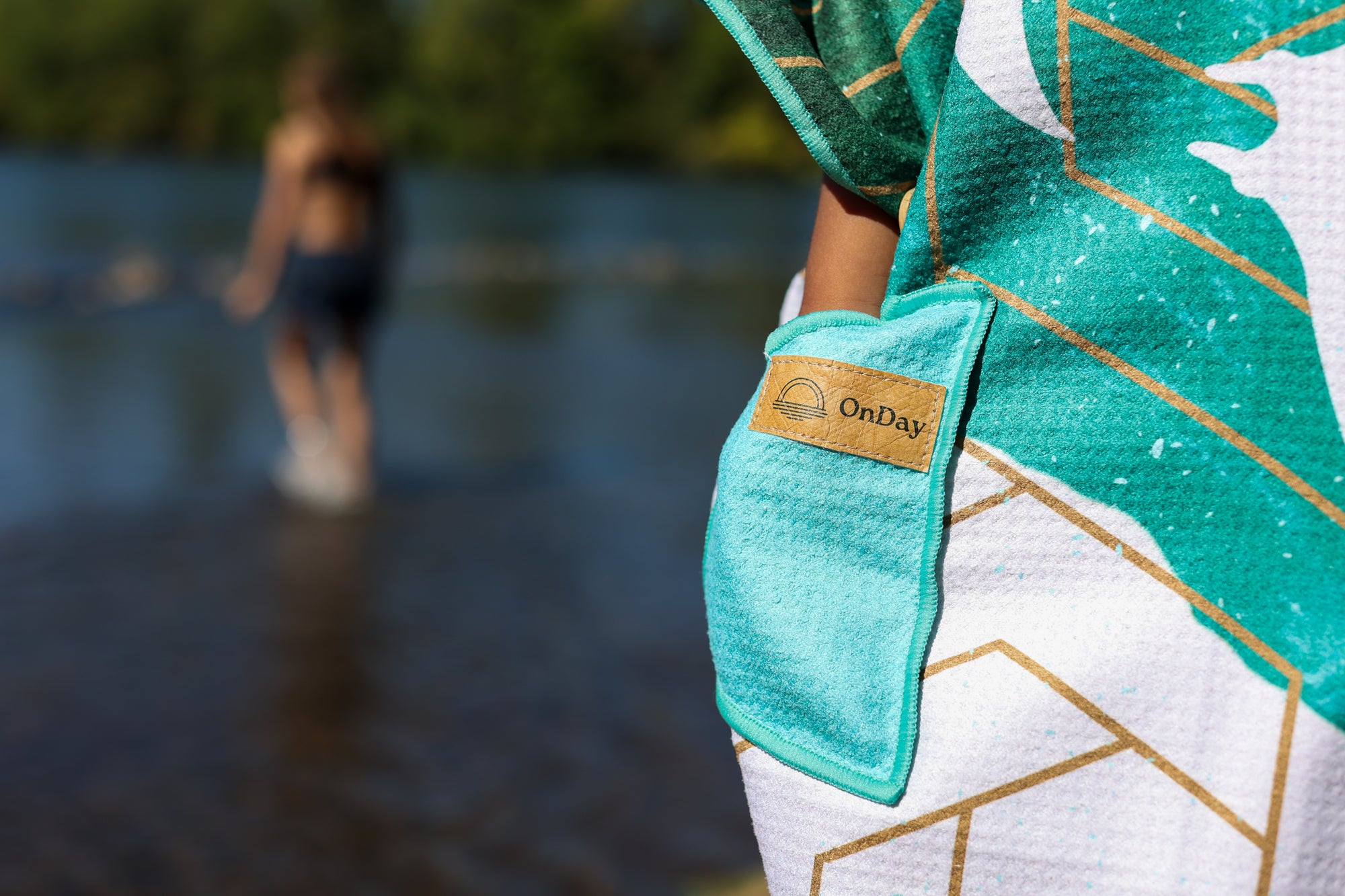 Manta Grove Poncho+ Towel